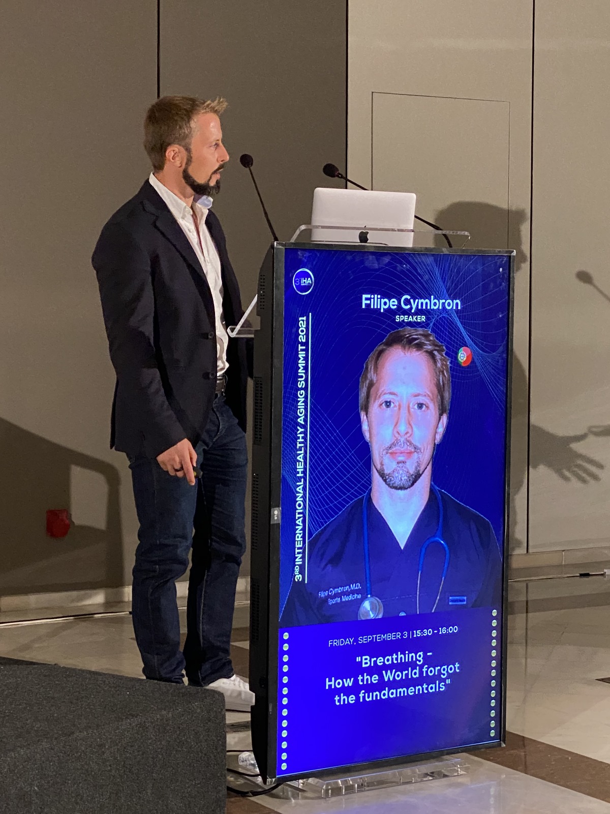 Filipe Speaking